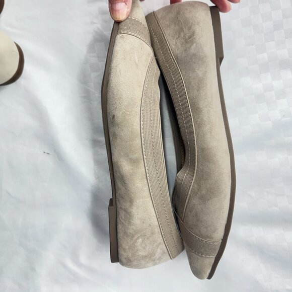 Me Too Women's Taupey Suede Pointed Toe Reign Flats - Picture 8 of 9